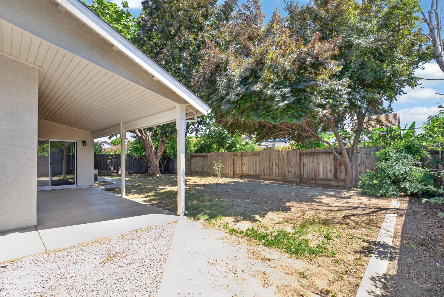 2248 Country Manor Dr, Riverbank, CA 95367