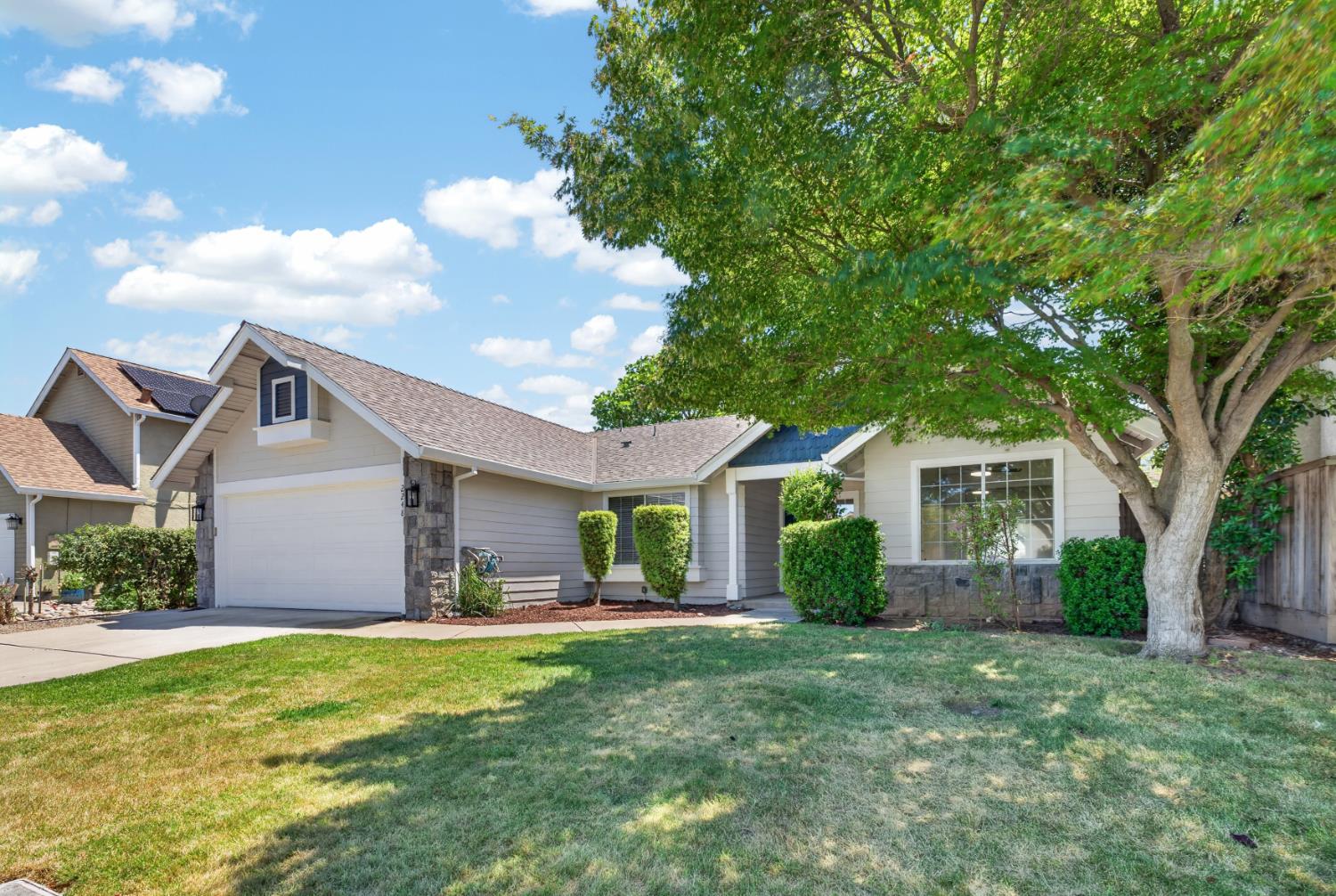2248 Country Manor Dr, Riverbank, CA 95367