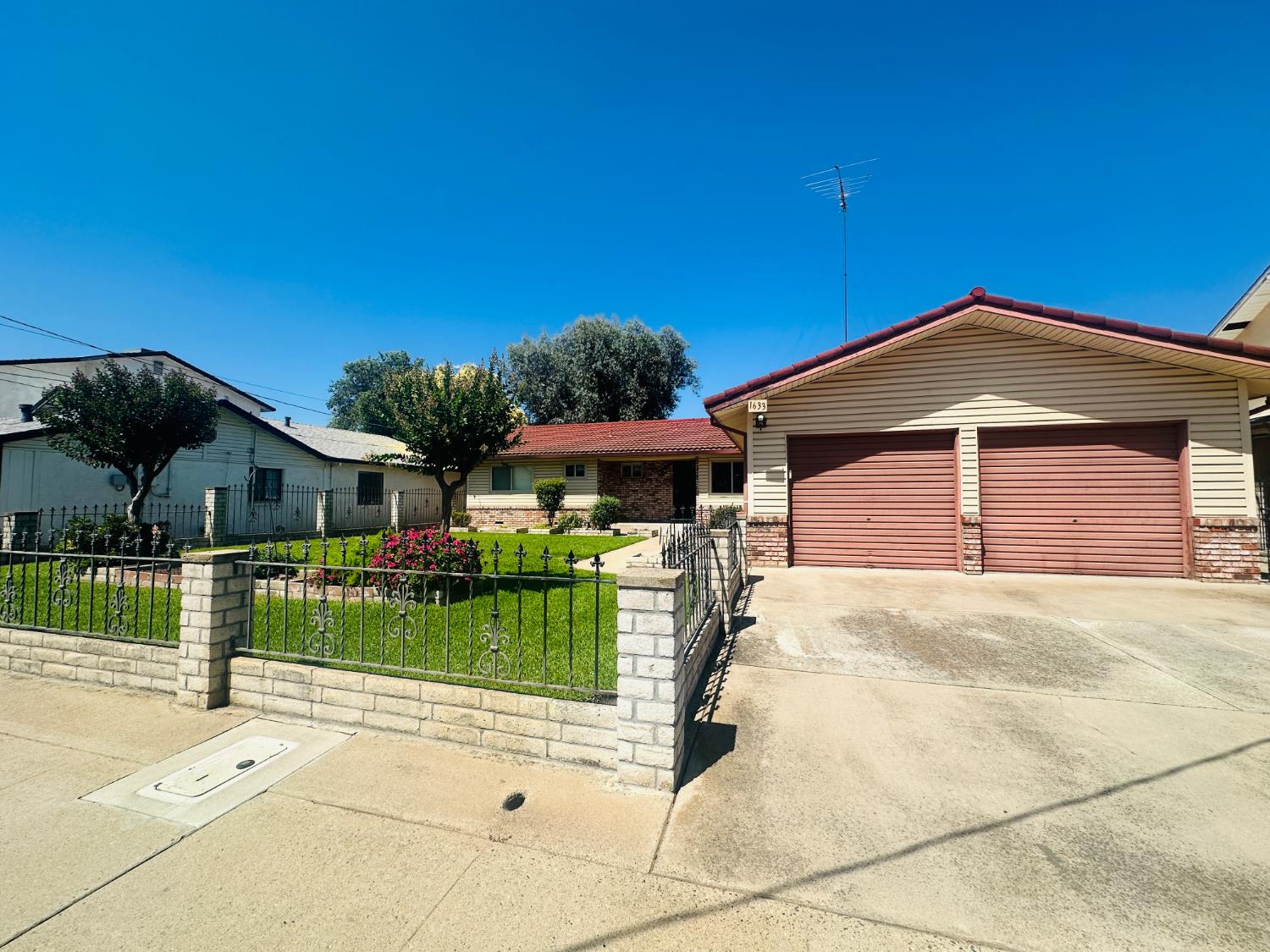 1633 Walnut, Escalon, CA 95320