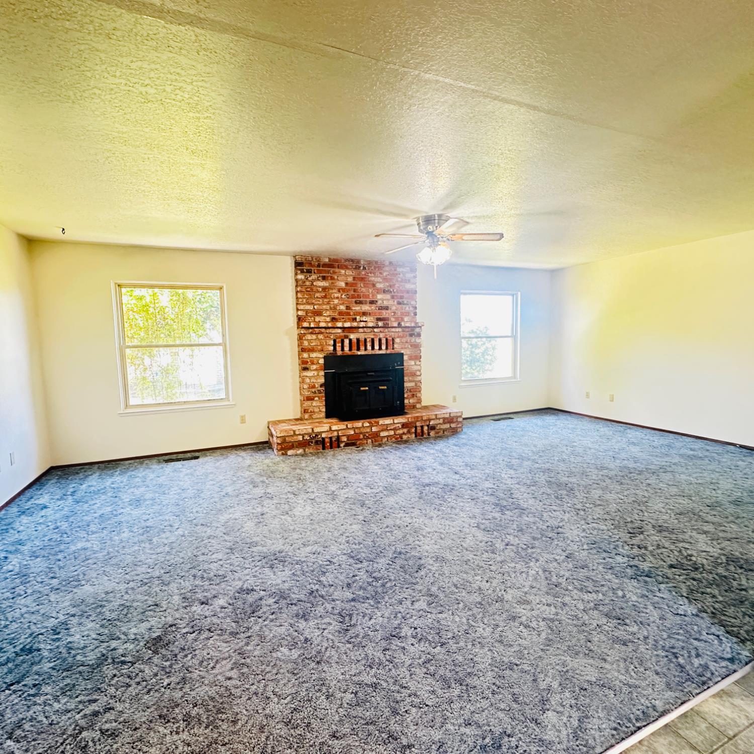 1633 Walnut, Escalon, CA 95320
