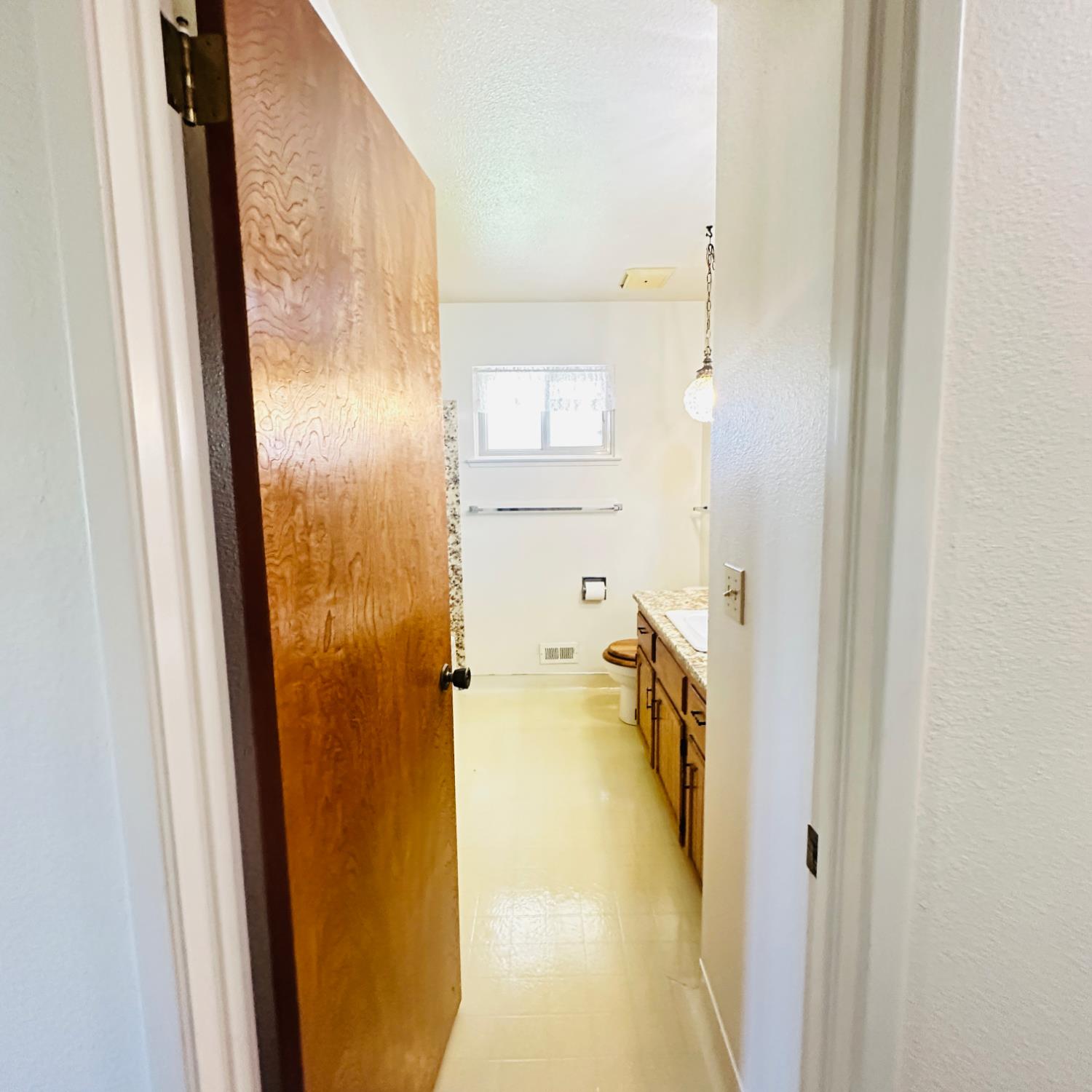 1633 Walnut, Escalon, CA 95320