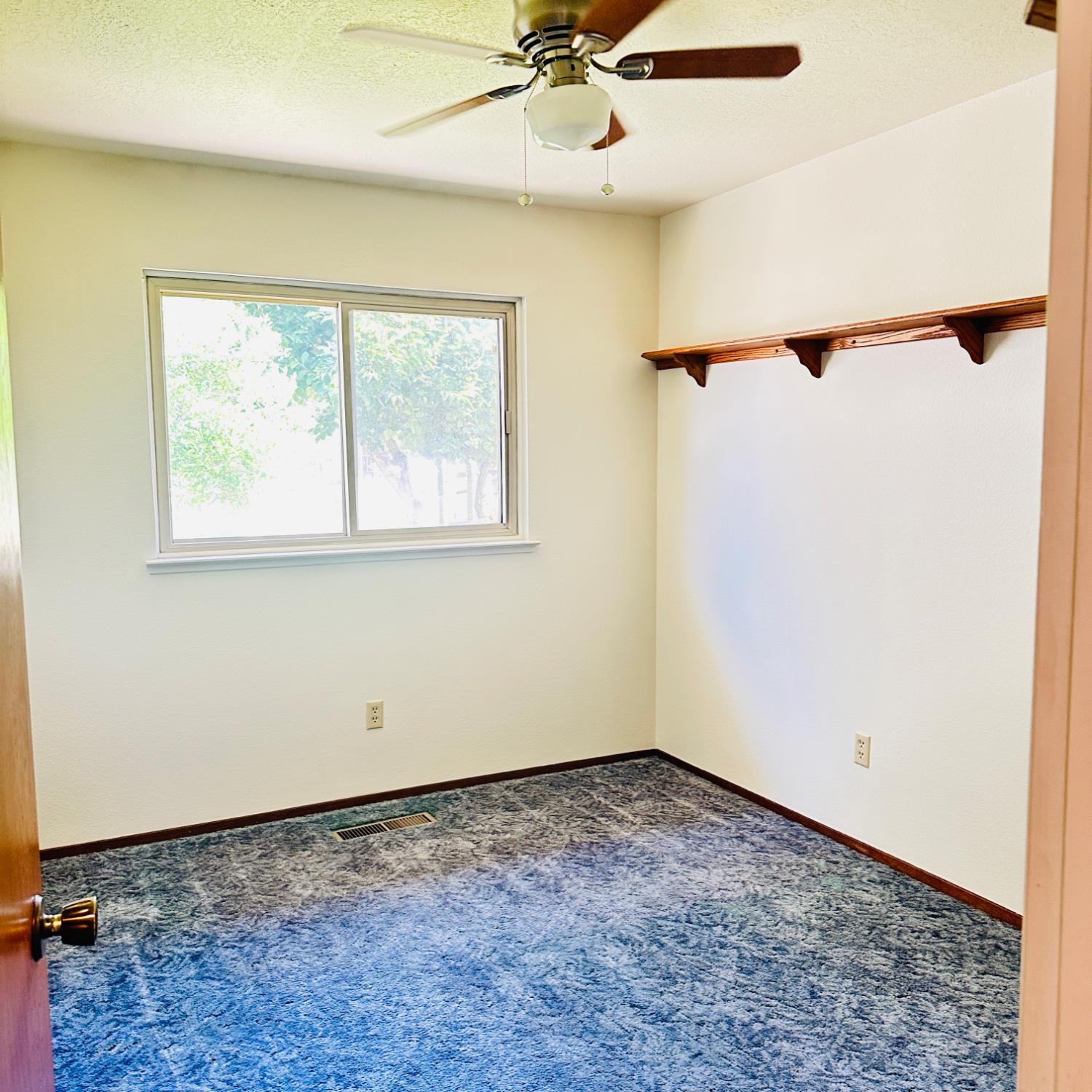 1633 Walnut, Escalon, CA 95320