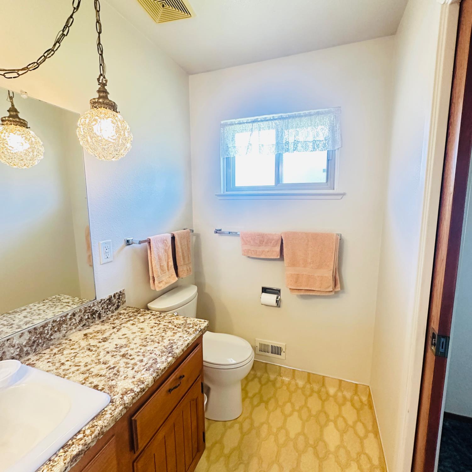 1633 Walnut, Escalon, CA 95320