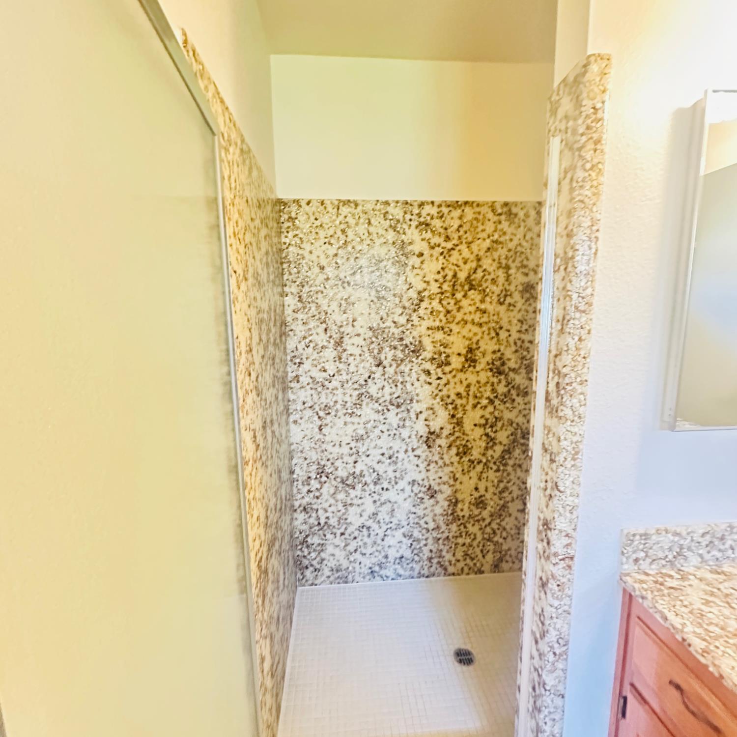 1633 Walnut, Escalon, CA 95320