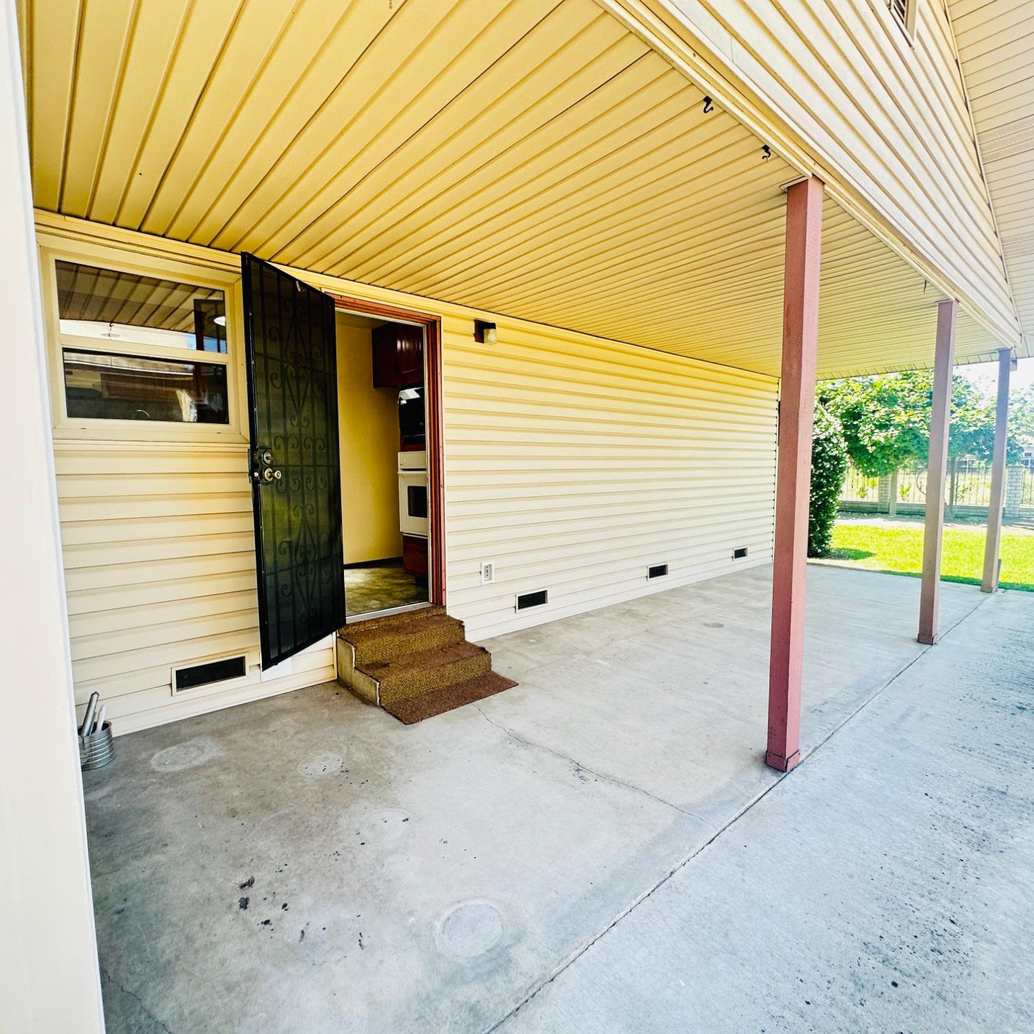 1633 Walnut, Escalon, CA 95320