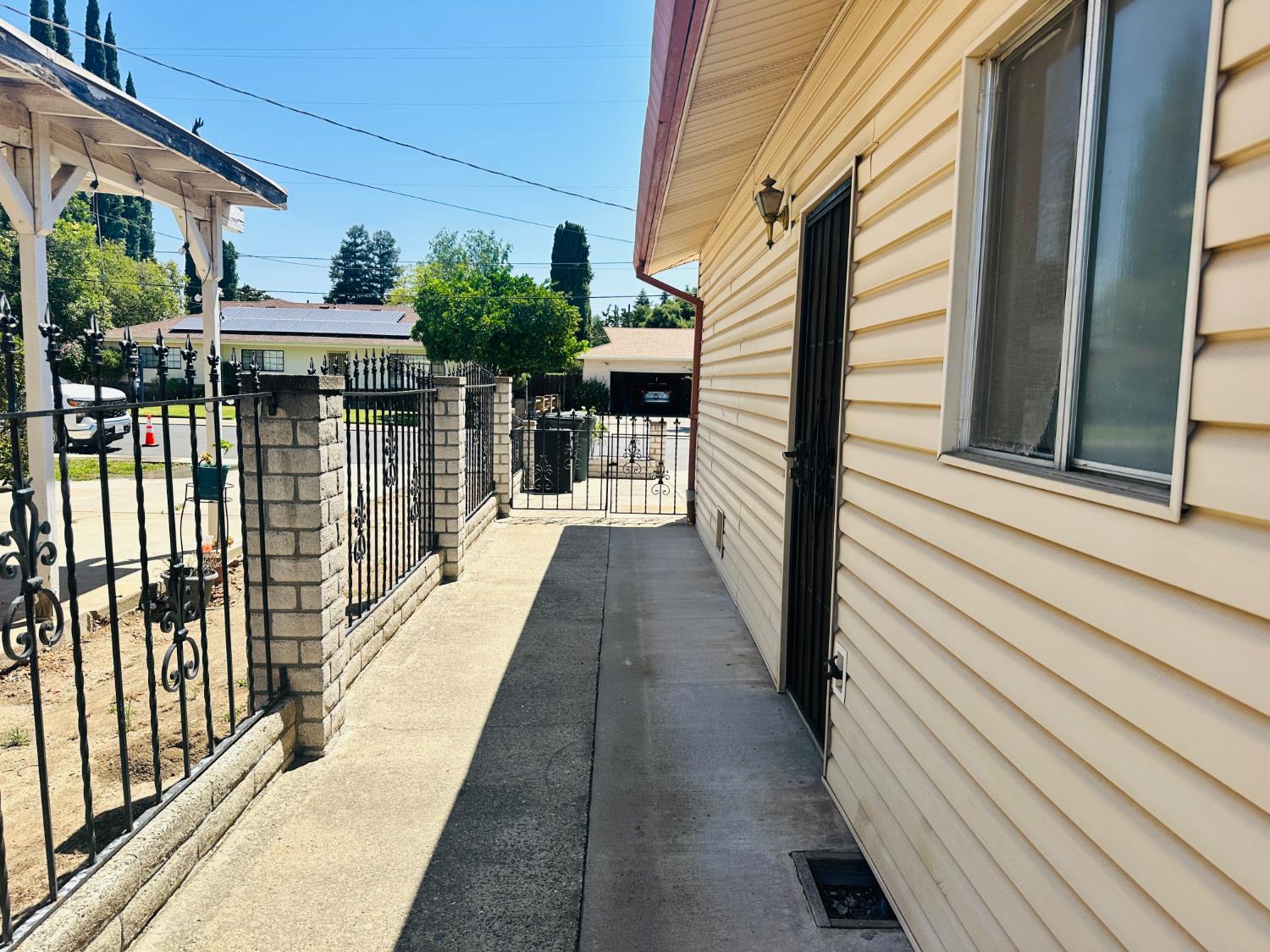 1633 Walnut, Escalon, CA 95320