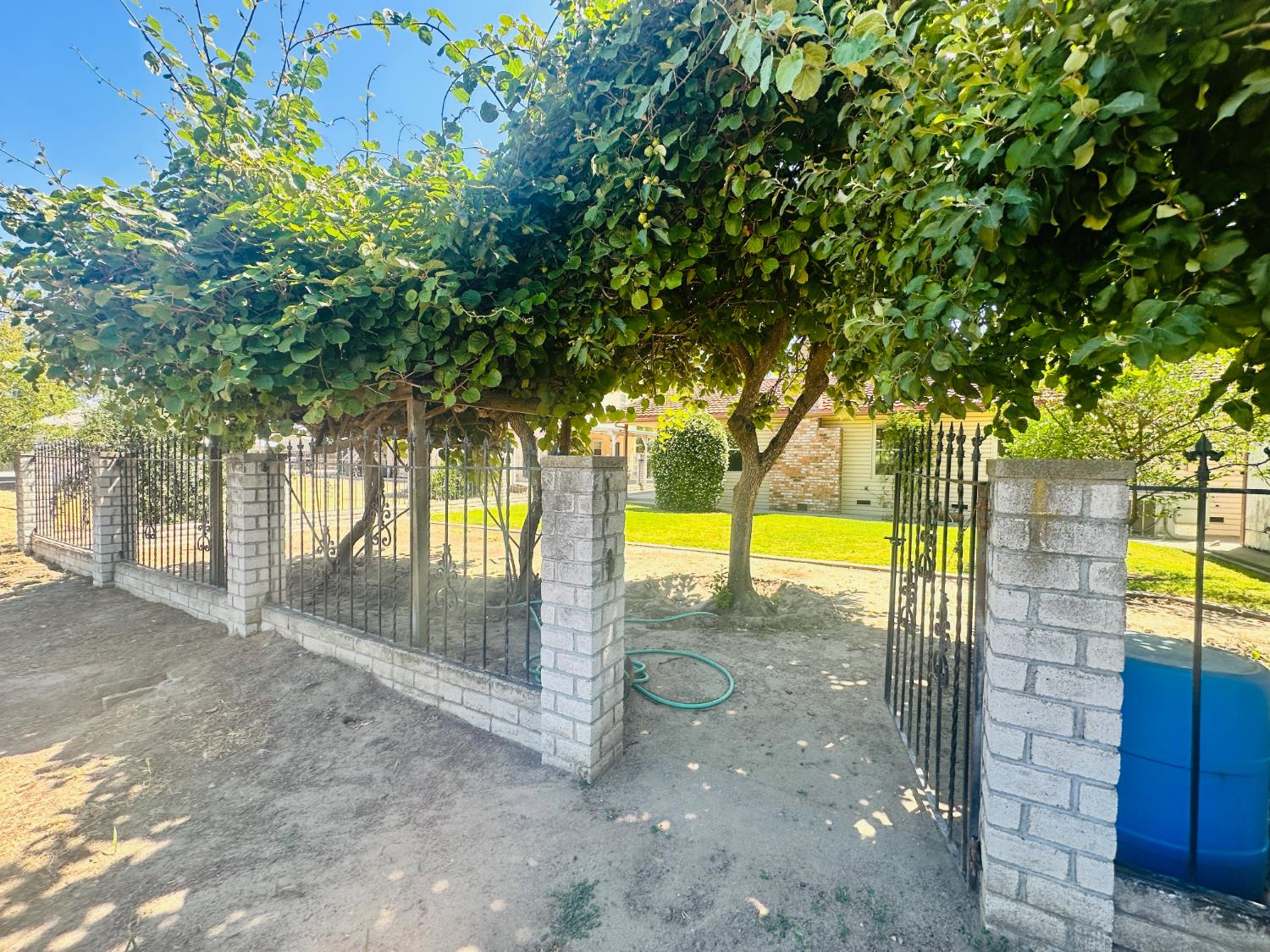 1633 Walnut, Escalon, CA 95320