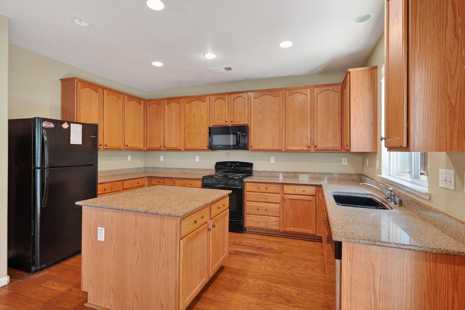 1305 Derby Dr, Merced, CA 95348