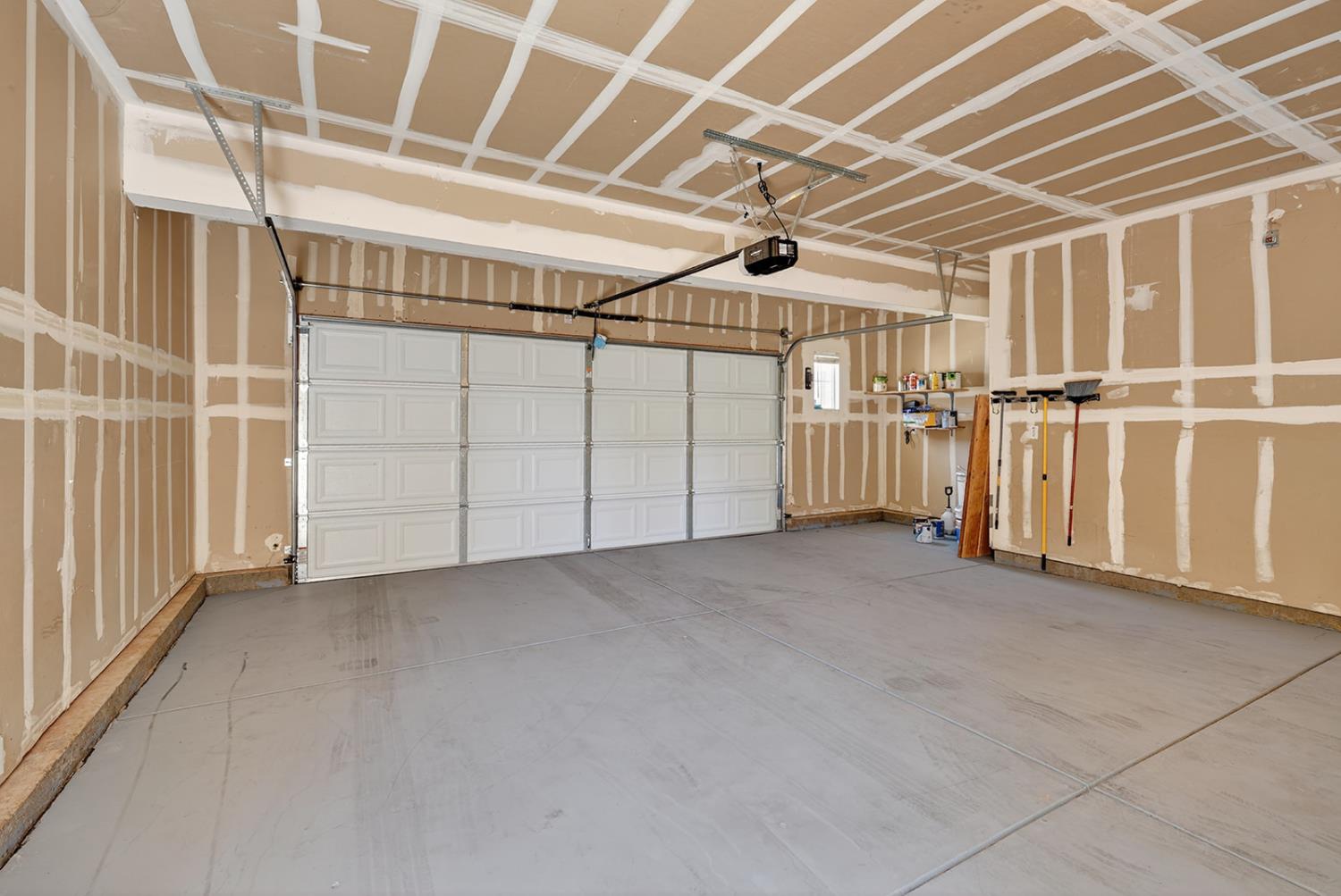 1305 Derby Dr, Merced, CA 95348
