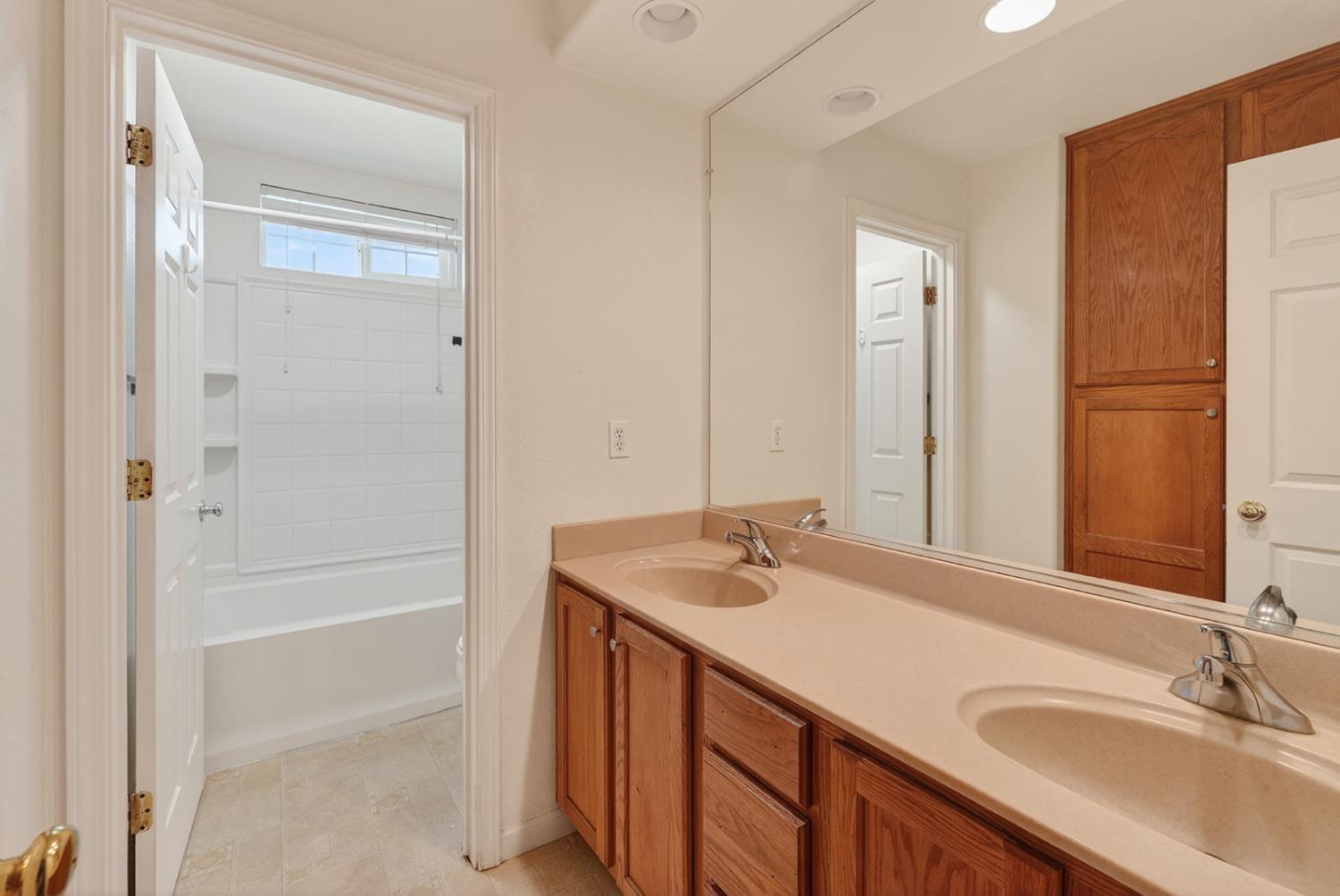 1305 Derby Dr, Merced, CA 95348