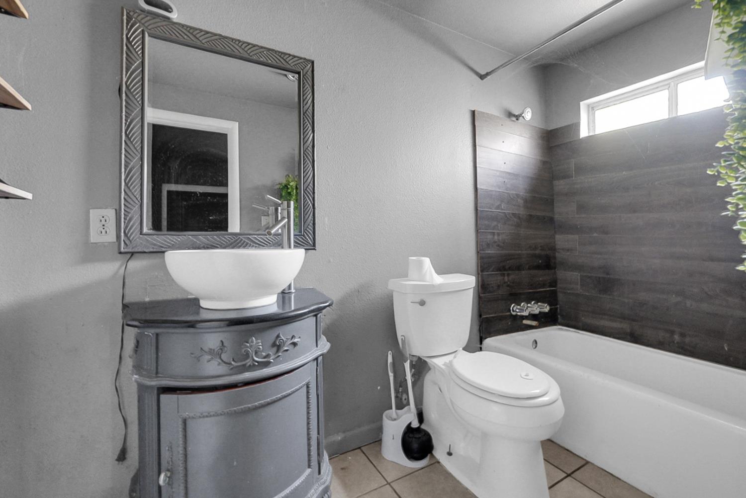 317 Barozzi Ave, Modesto, CA 95351