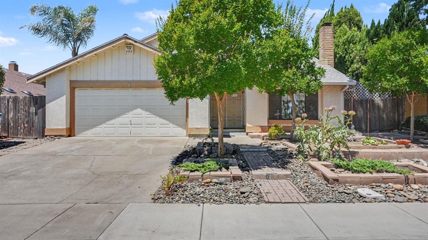 2701 Twin Oak Ln, Modesto, CA 95355