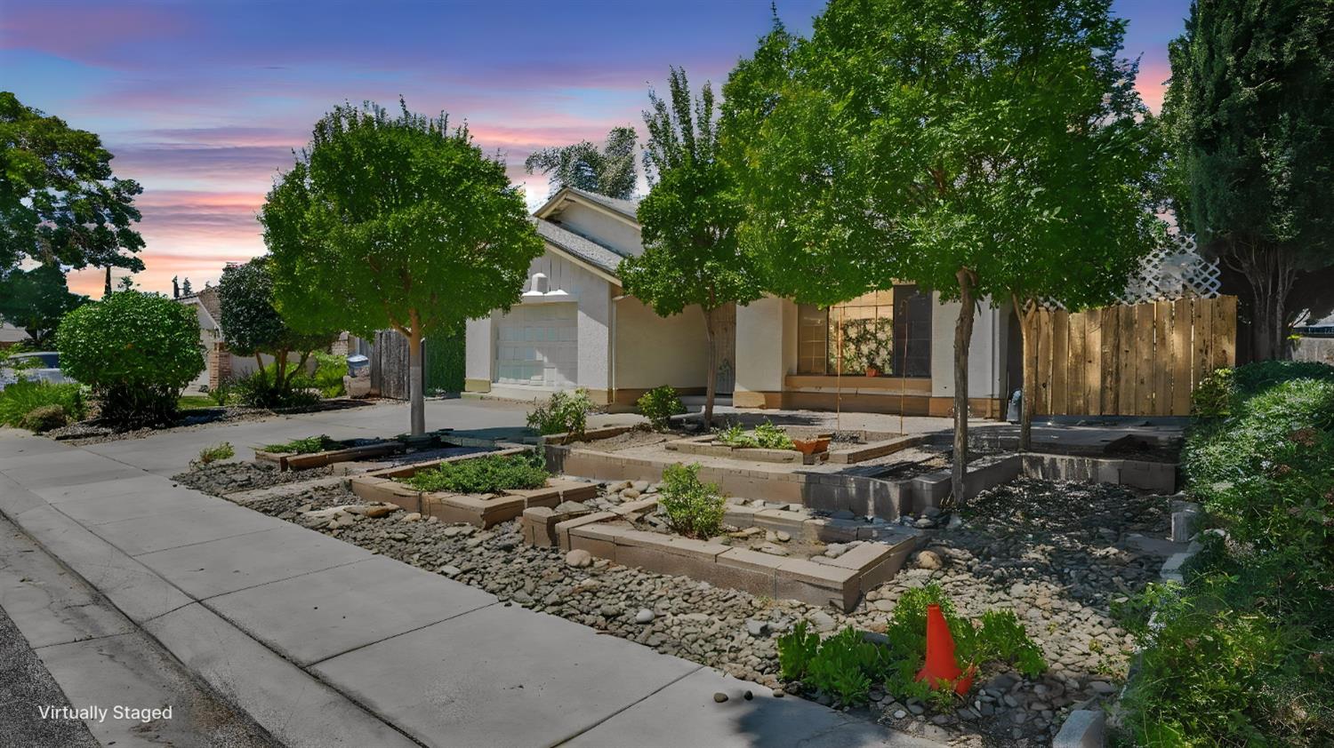 2701 Twin Oak Ln, Modesto, CA 95355