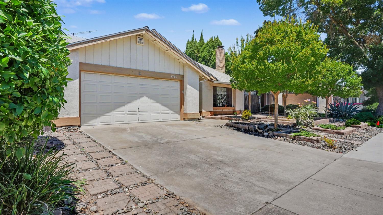 2701 Twin Oak Ln, Modesto, CA 95355