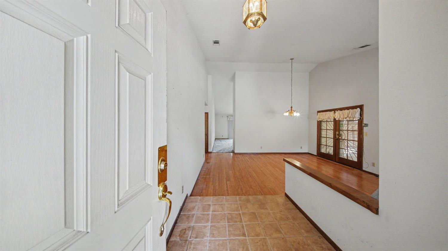 2701 Twin Oak Ln, Modesto, CA 95355