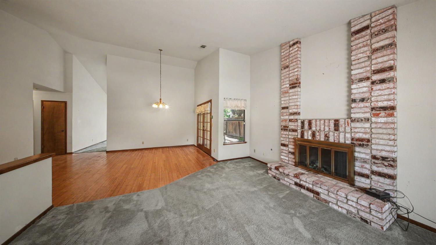 2701 Twin Oak Ln, Modesto, CA 95355
