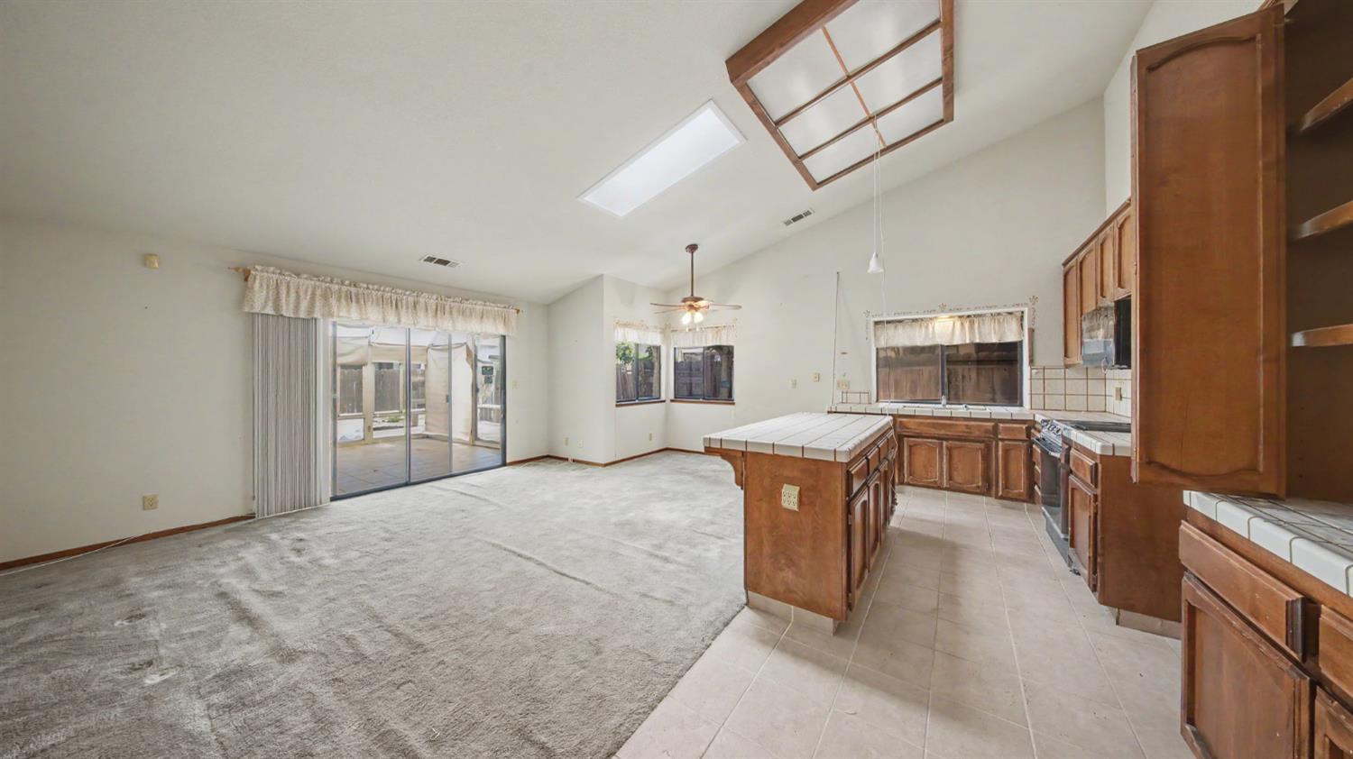 2701 Twin Oak Ln, Modesto, CA 95355
