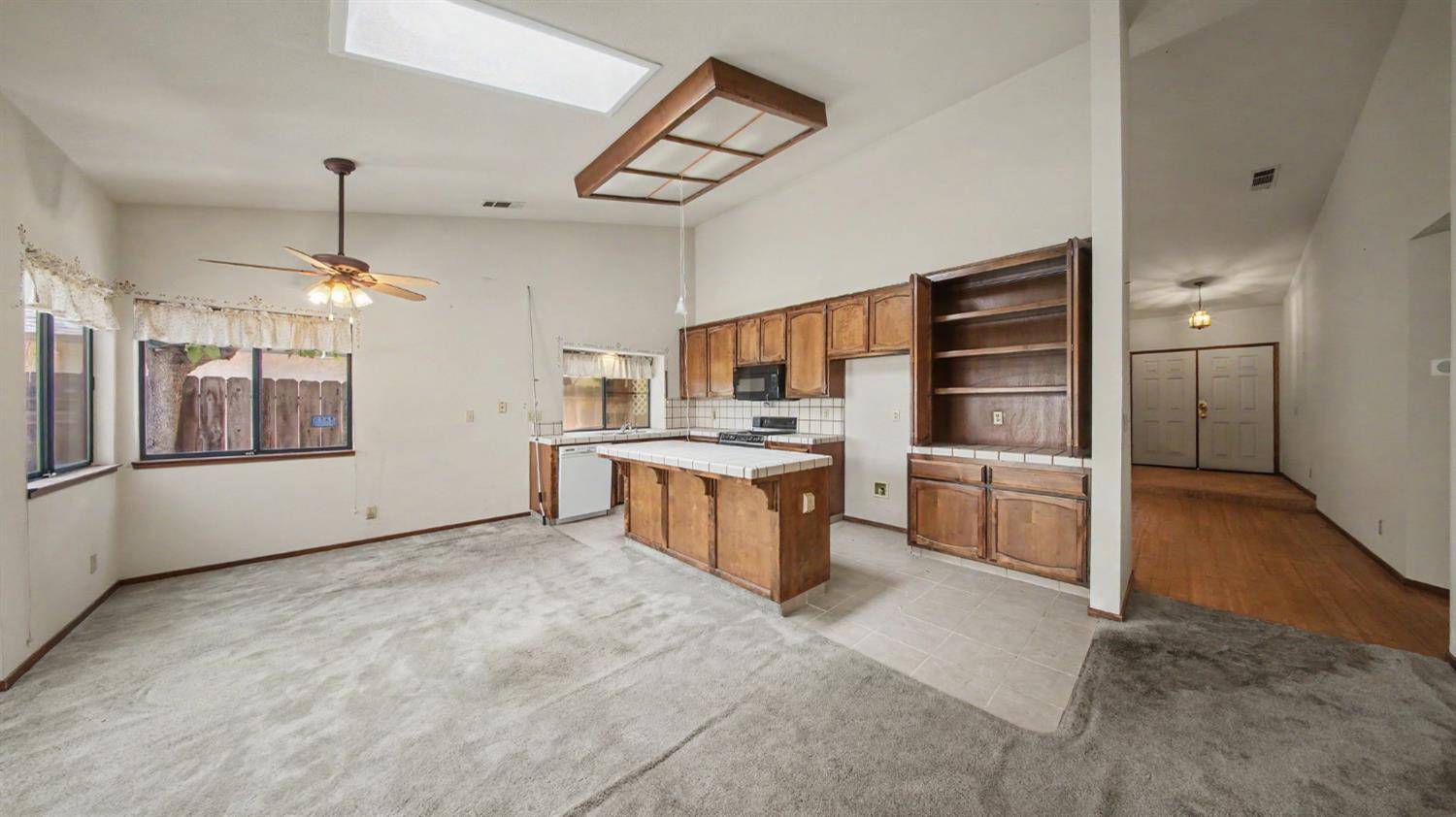 2701 Twin Oak Ln, Modesto, CA 95355