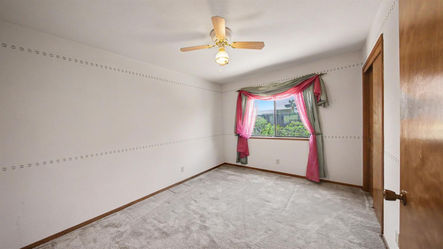 2701 Twin Oak Ln, Modesto, CA 95355