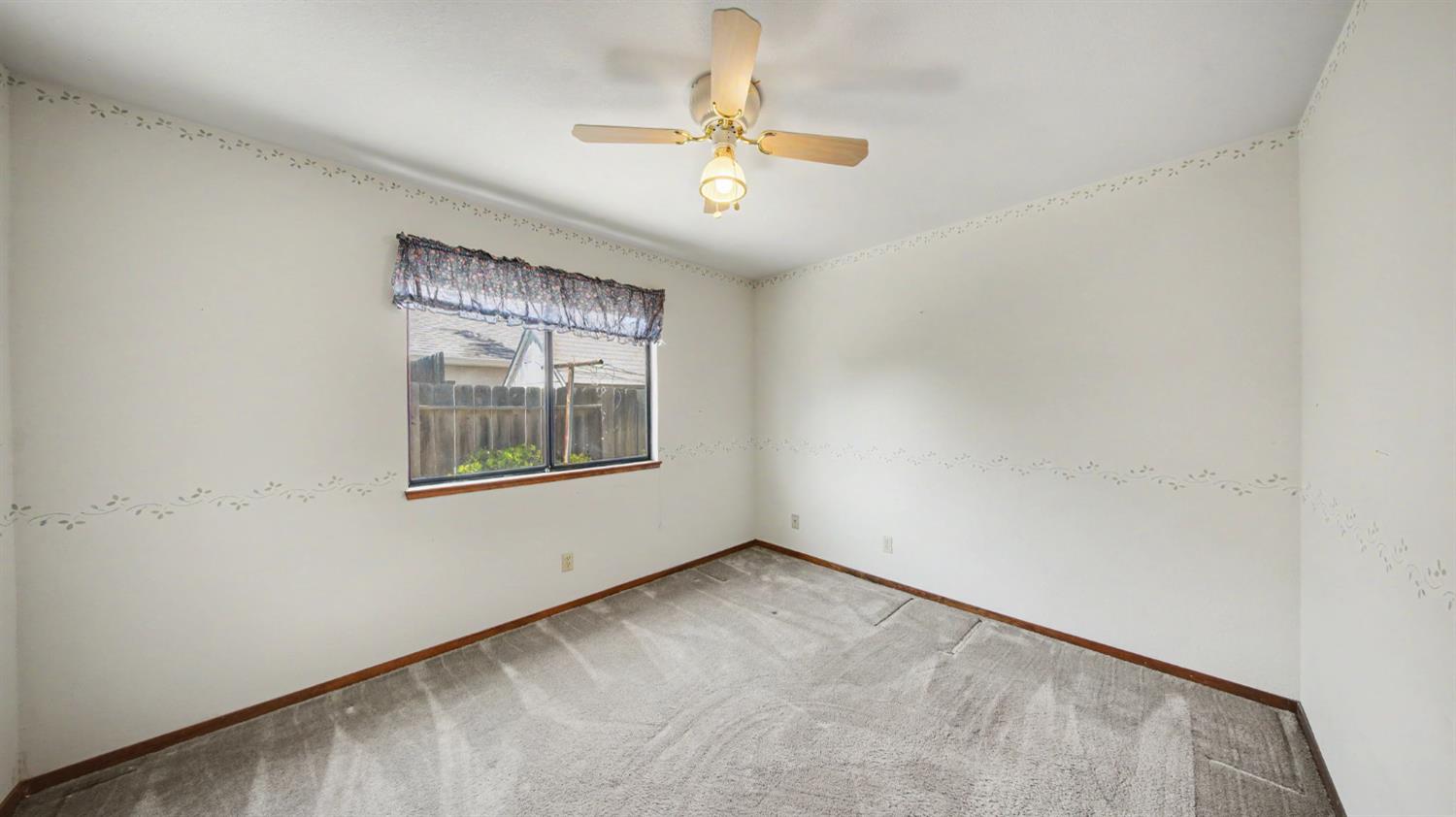 2701 Twin Oak Ln, Modesto, CA 95355