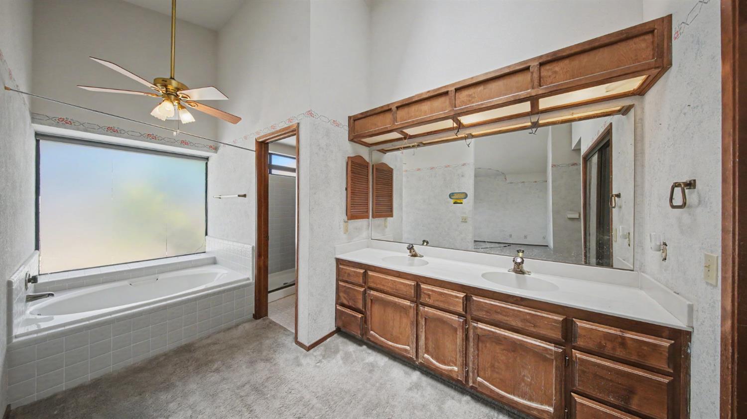 2701 Twin Oak Ln, Modesto, CA 95355