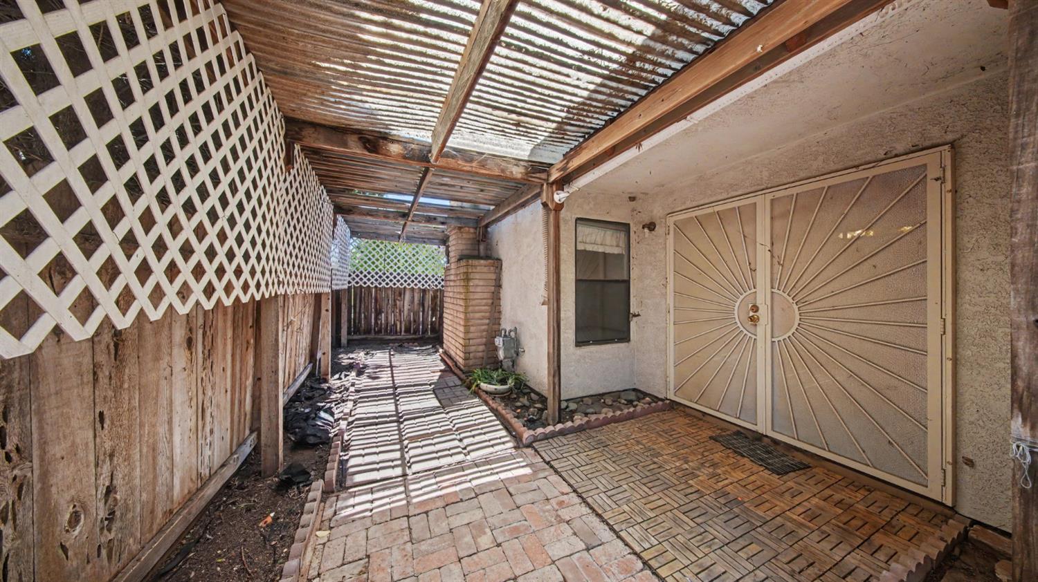 2701 Twin Oak Ln, Modesto, CA 95355