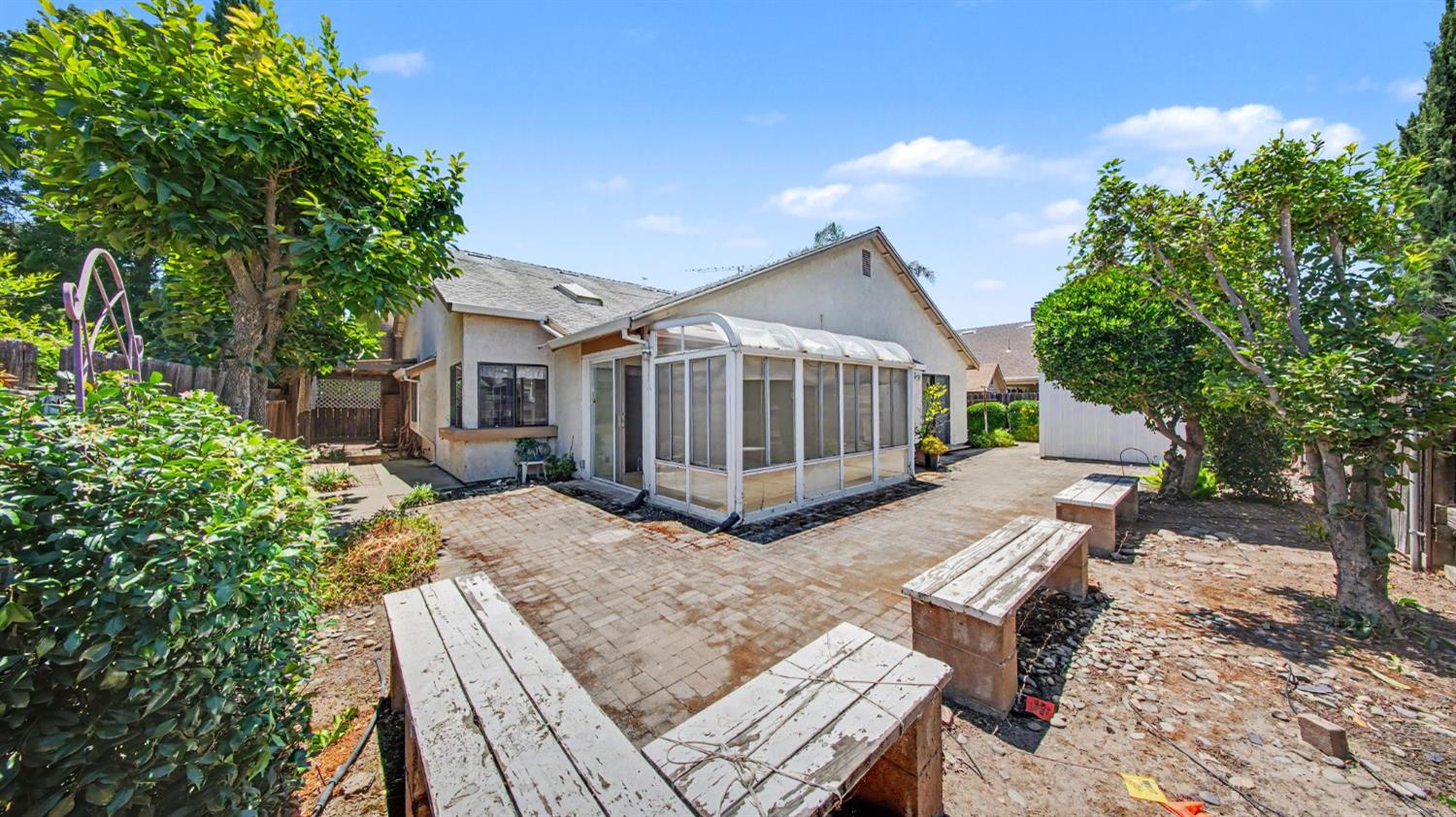2701 Twin Oak Ln, Modesto, CA 95355