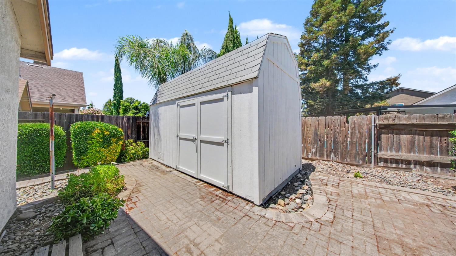 2701 Twin Oak Ln, Modesto, CA 95355