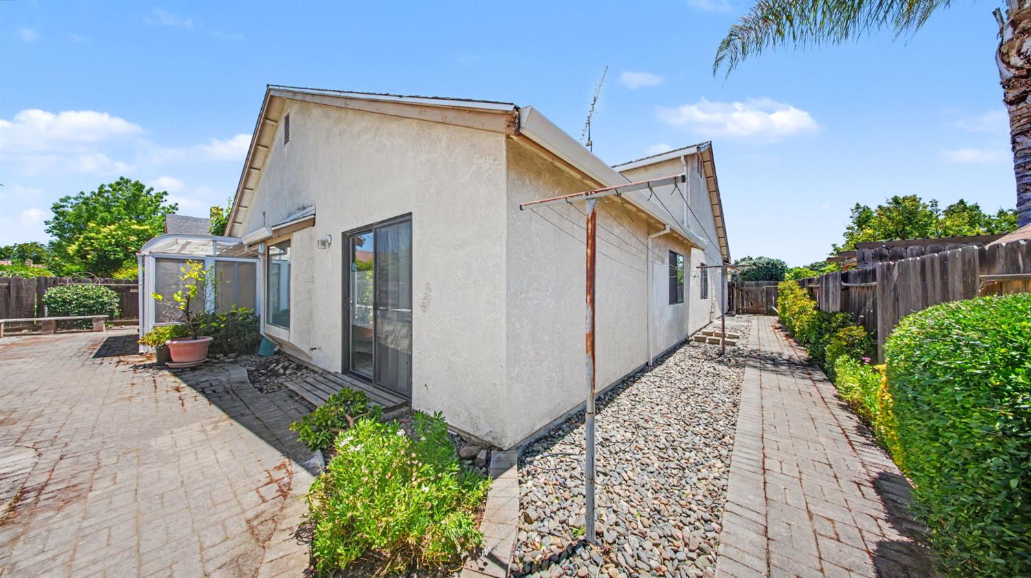 2701 Twin Oak Ln, Modesto, CA 95355
