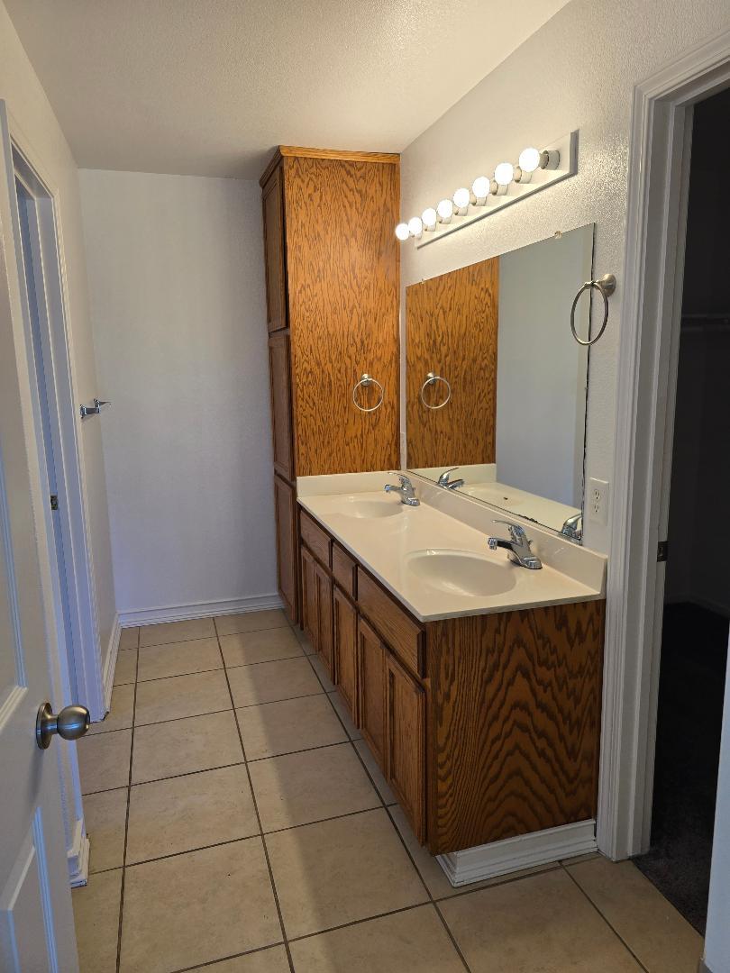 29124 Rio Verde Dr, Gustine, CA 95322