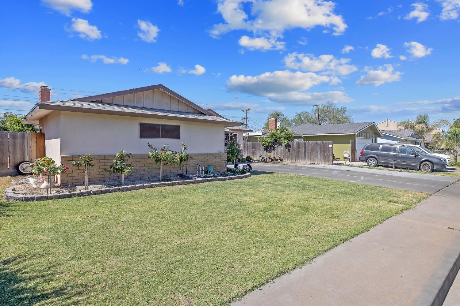 1585 Mulberry Ln, Lemoore, CA 93245