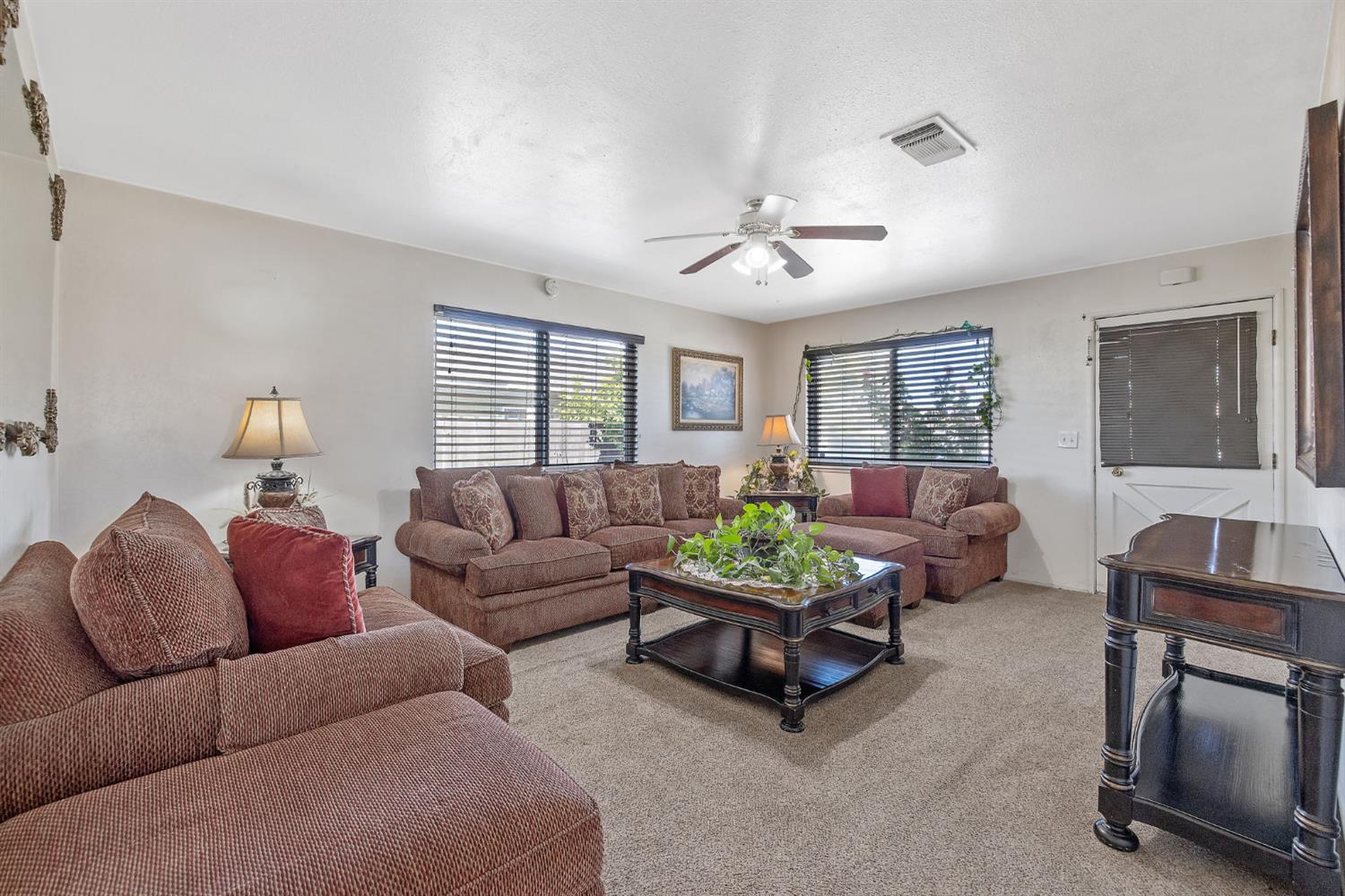 1585 Mulberry Ln, Lemoore, CA 93245