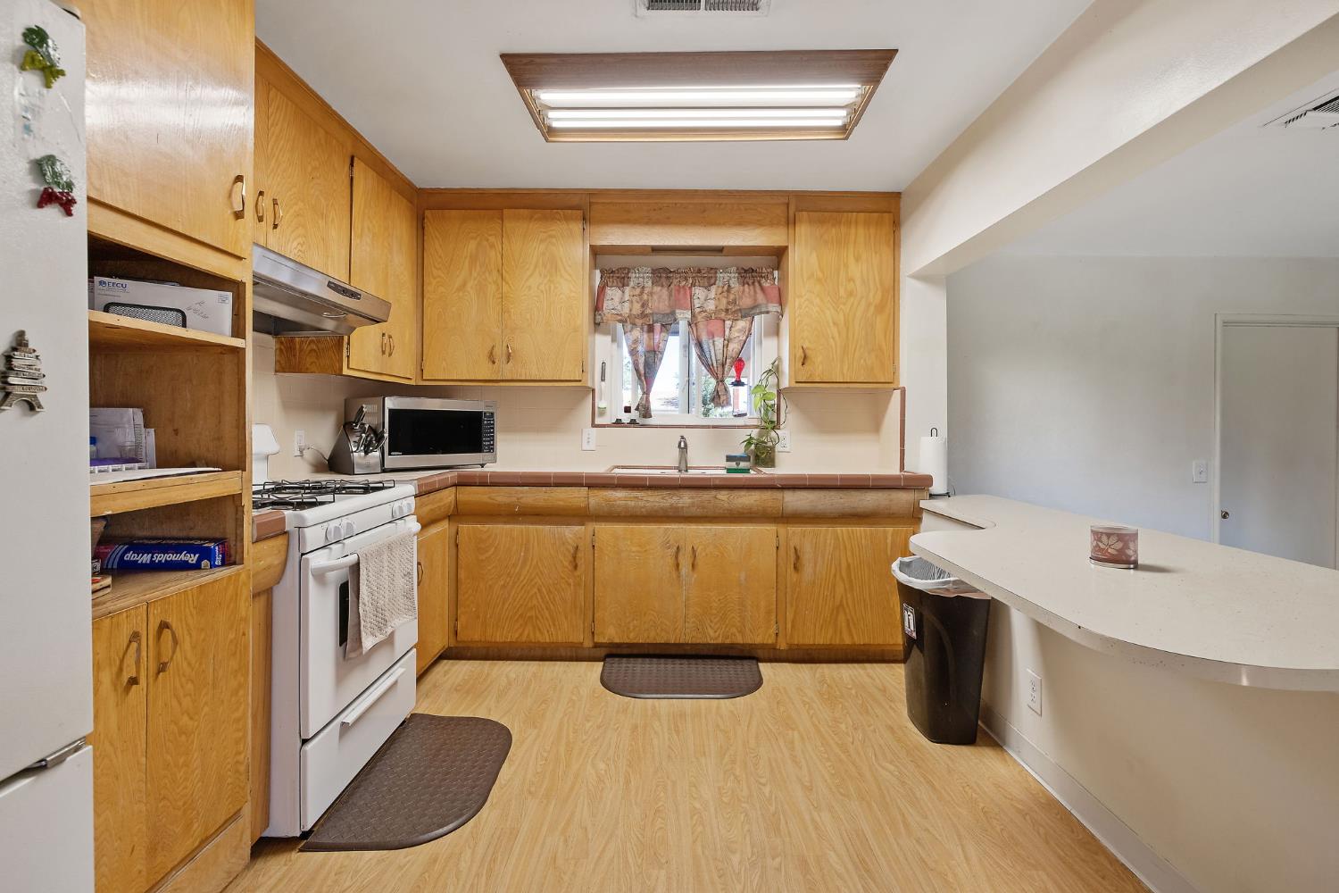 1585 Mulberry Ln, Lemoore, CA 93245