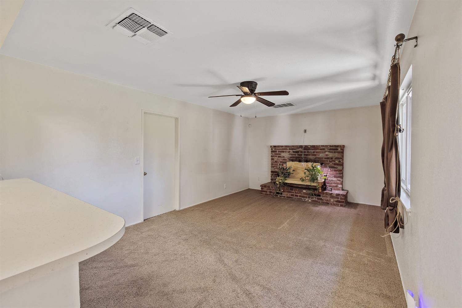1585 Mulberry Ln, Lemoore, CA 93245