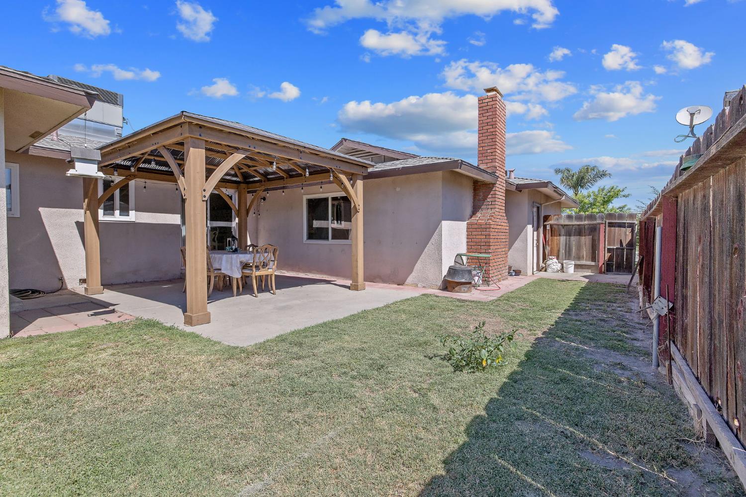 1585 Mulberry Ln, Lemoore, CA 93245
