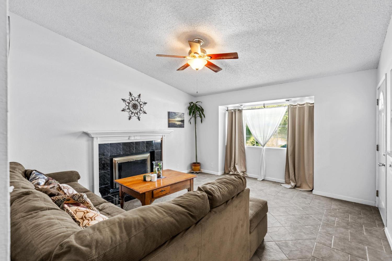 2373 Wolf St, Merced, CA 95348