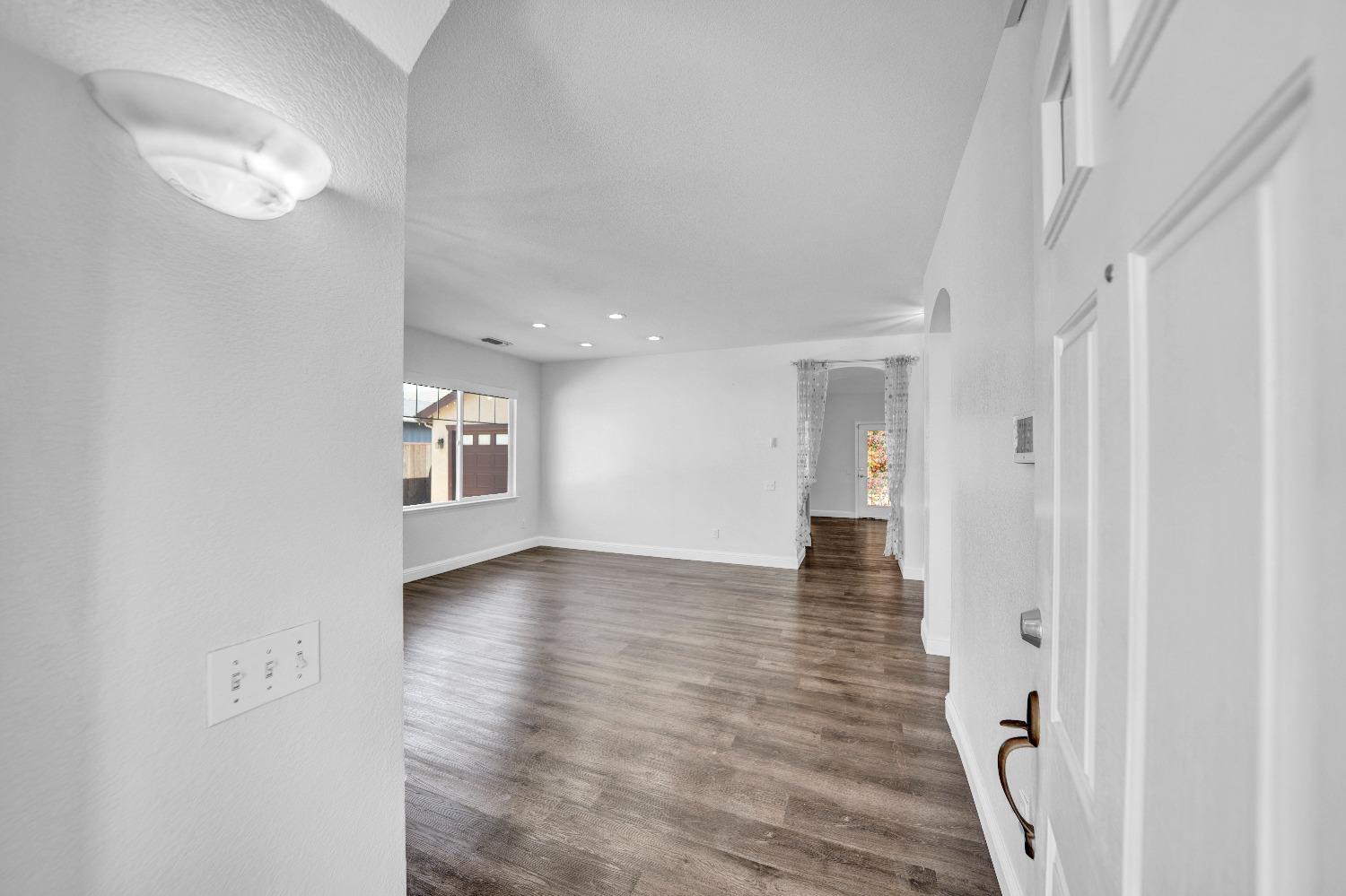 4104 KEEPSAKE Dr, Modesto, CA 95356