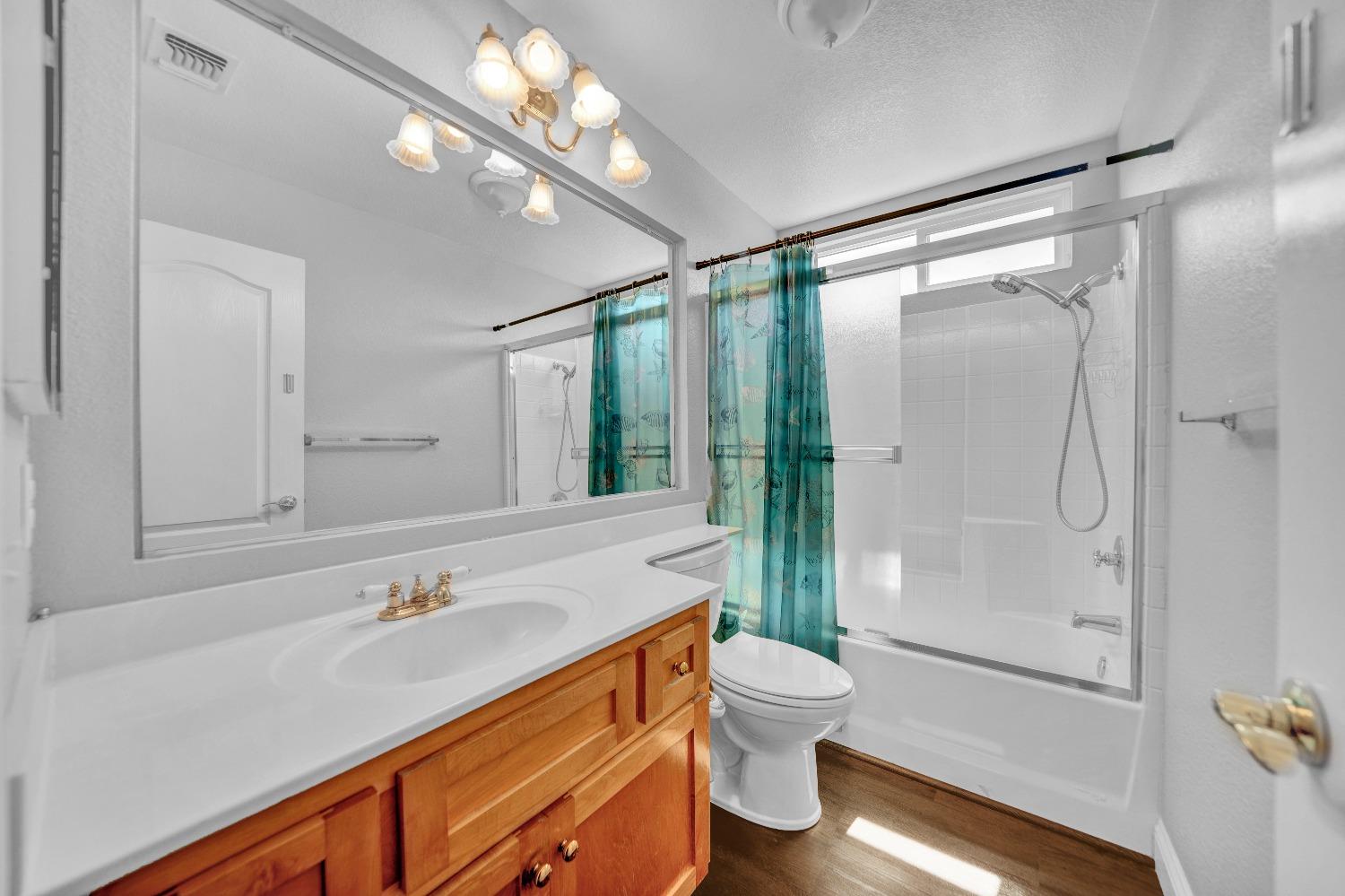 4104 KEEPSAKE Dr, Modesto, CA 95356