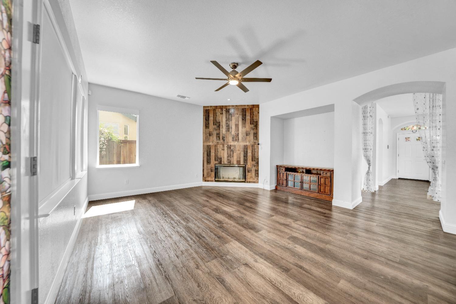 4104 KEEPSAKE Dr, Modesto, CA 95356