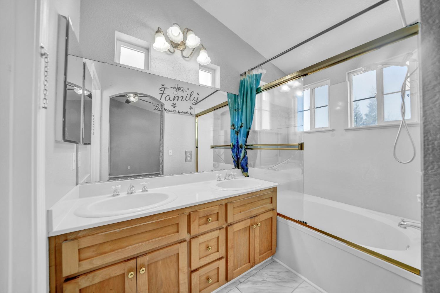 4104 KEEPSAKE Dr, Modesto, CA 95356