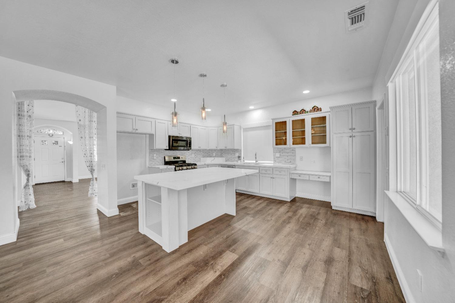 4104 KEEPSAKE Dr, Modesto, CA 95356