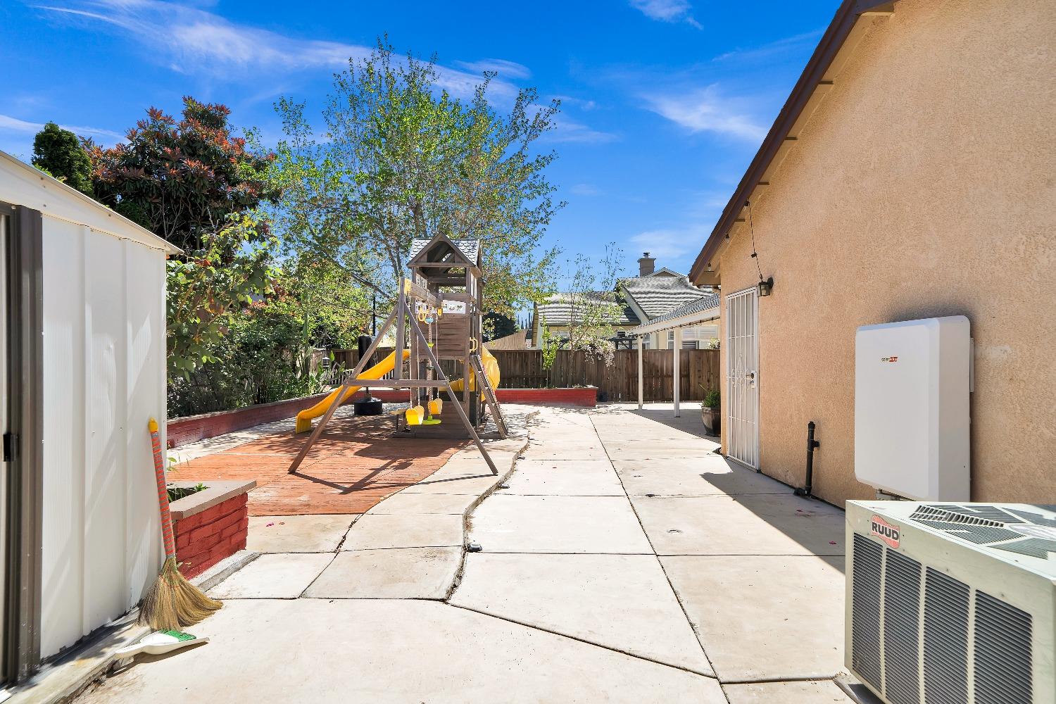 4104 KEEPSAKE Dr, Modesto, CA 95356