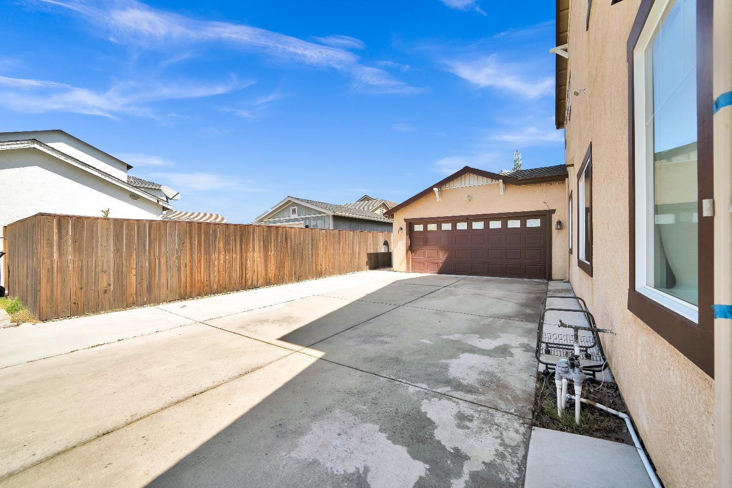 4104 KEEPSAKE Dr, Modesto, CA 95356