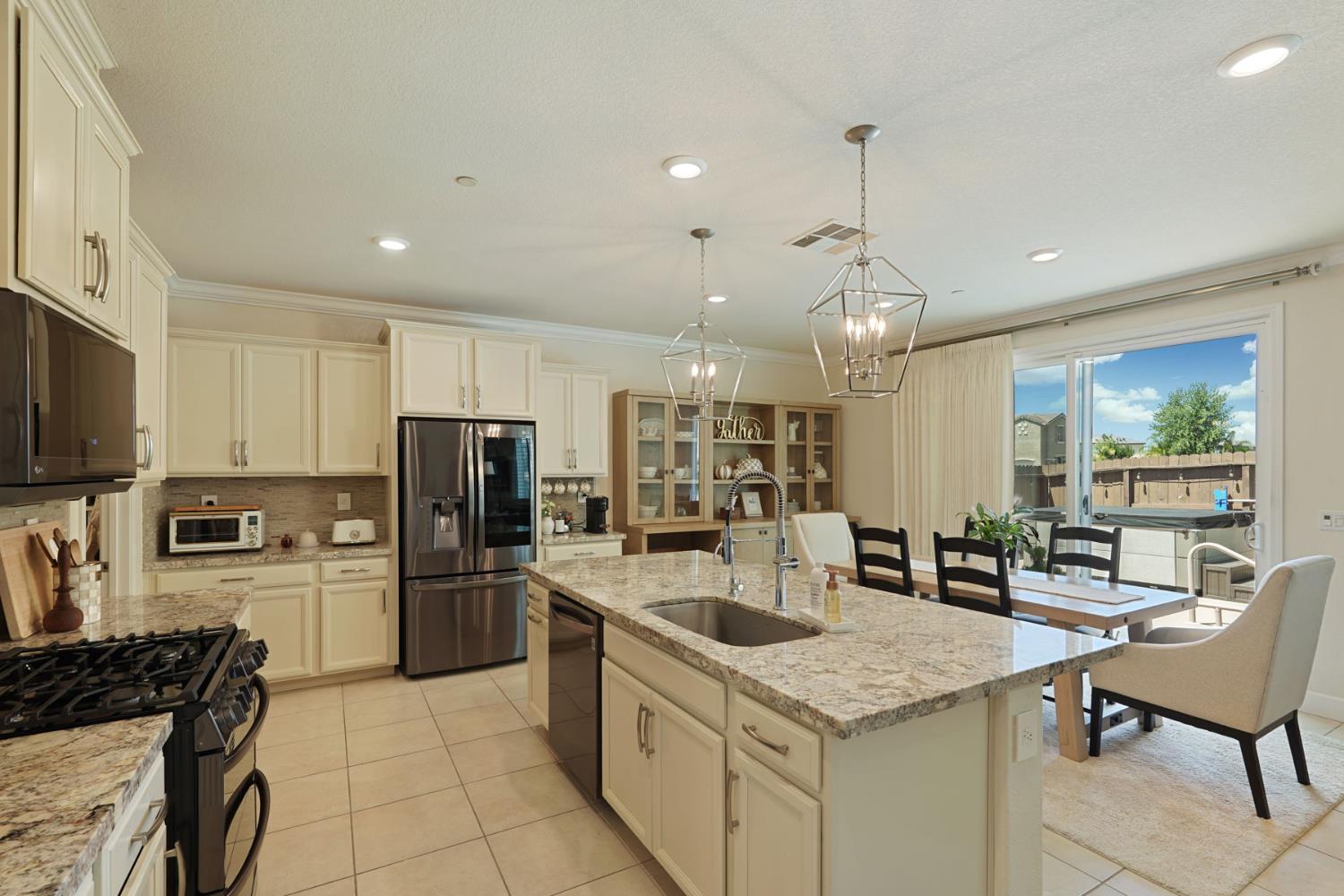 1991 Lovejoy Ave, Manteca, CA 95337