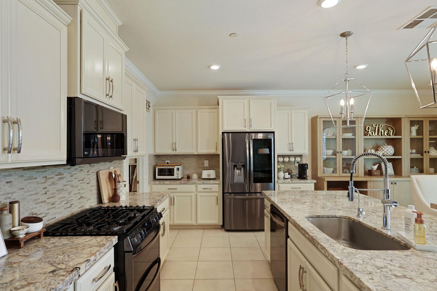 1991 Lovejoy Ave, Manteca, CA 95337