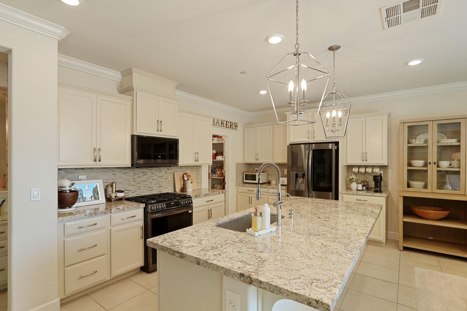 1991 Lovejoy Ave, Manteca, CA 95337