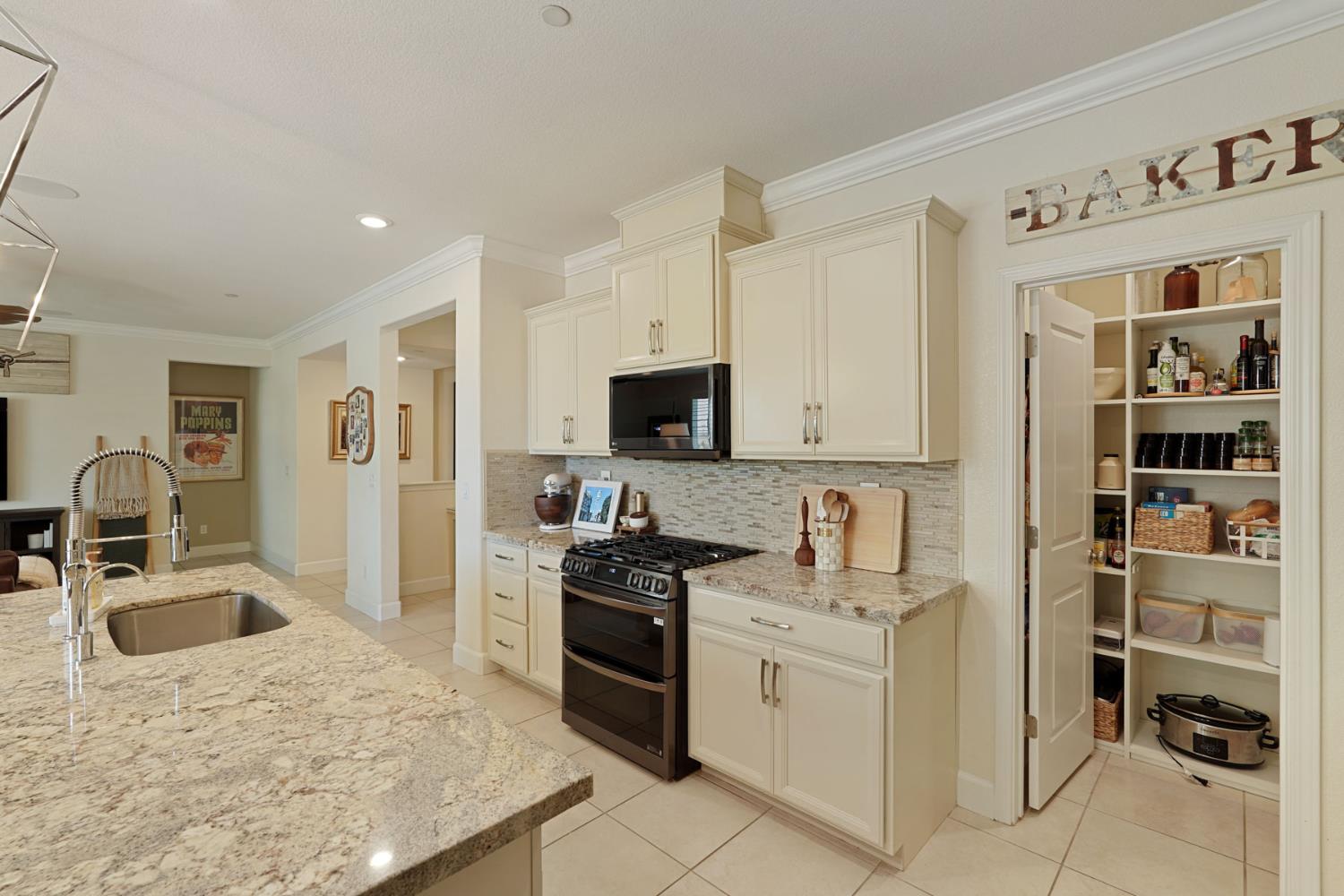 1991 Lovejoy Ave, Manteca, CA 95337