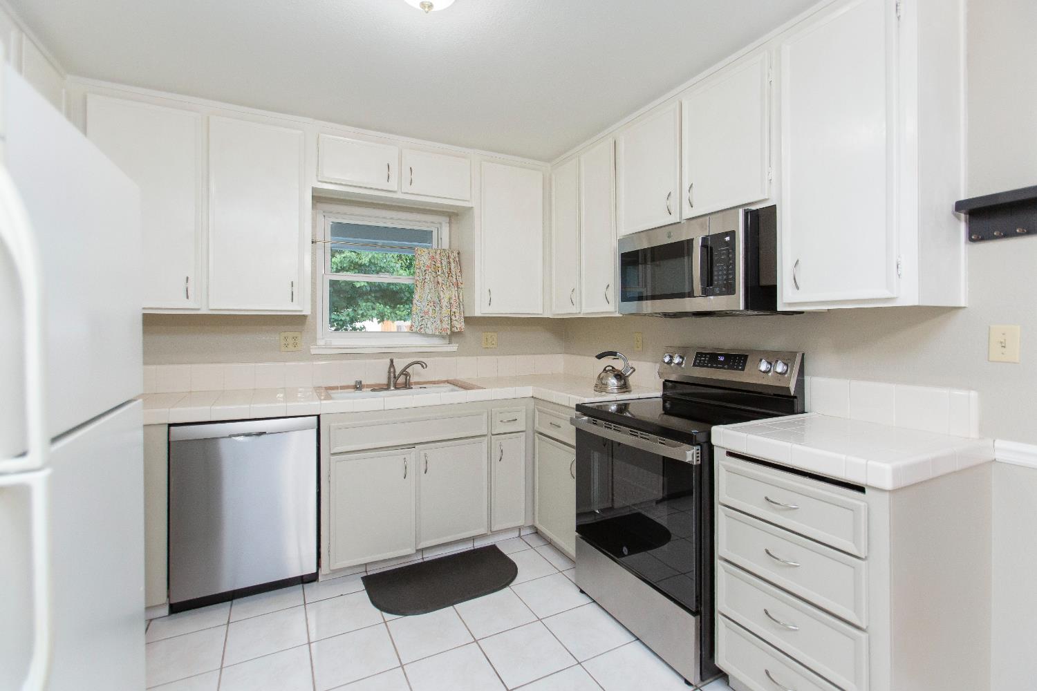 2761 Ball Ct, Turlock, CA 95382