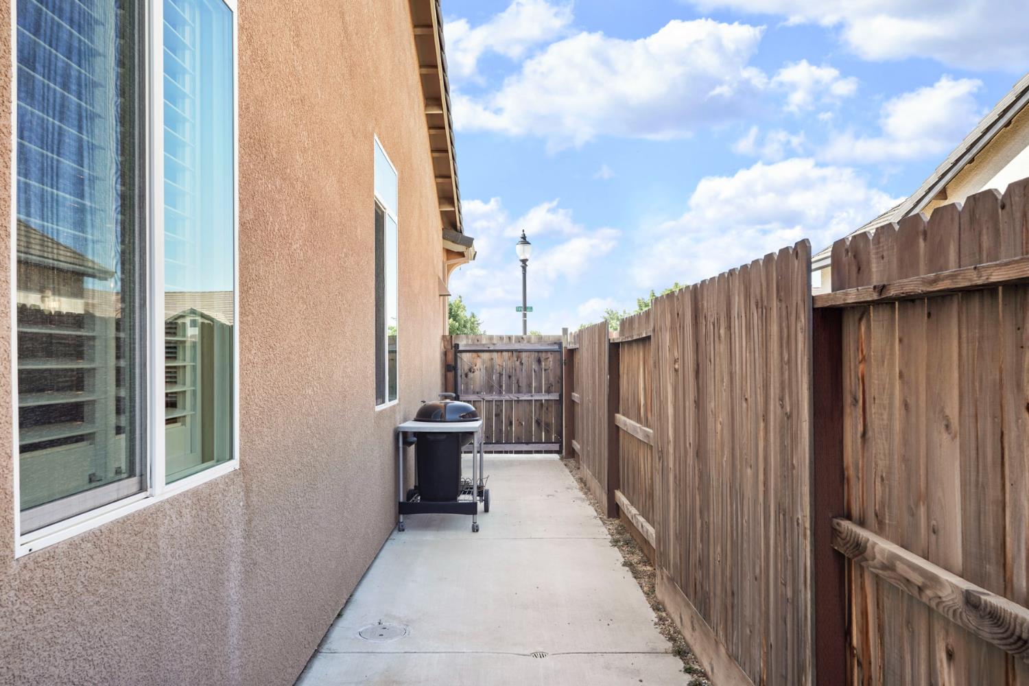 1493 Toy Ct, Manteca, CA 95337