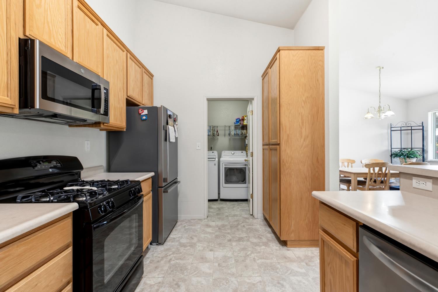 2085 W Solis St, Merced, CA 95348